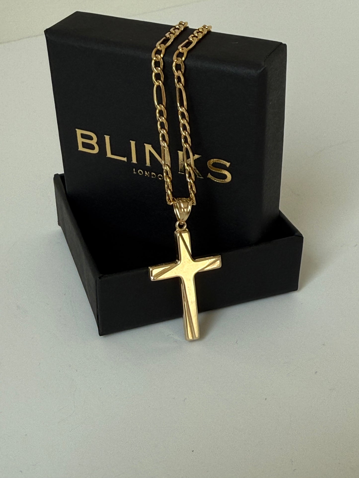 Crucifix, 9 carat, semi-solid yellow gold, bevelled edge, 25mm x 30mm